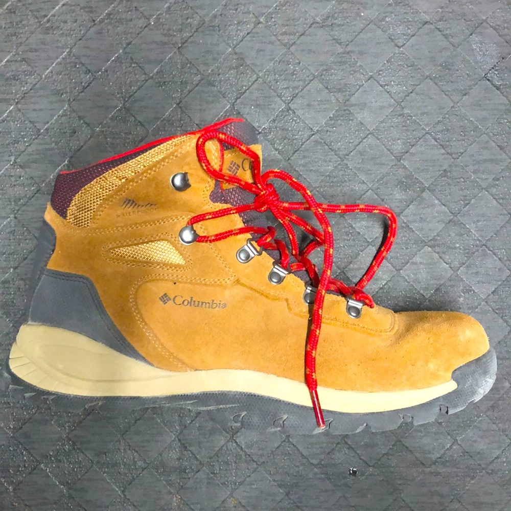 Women’s Size 10 Columbia Hiking Boots